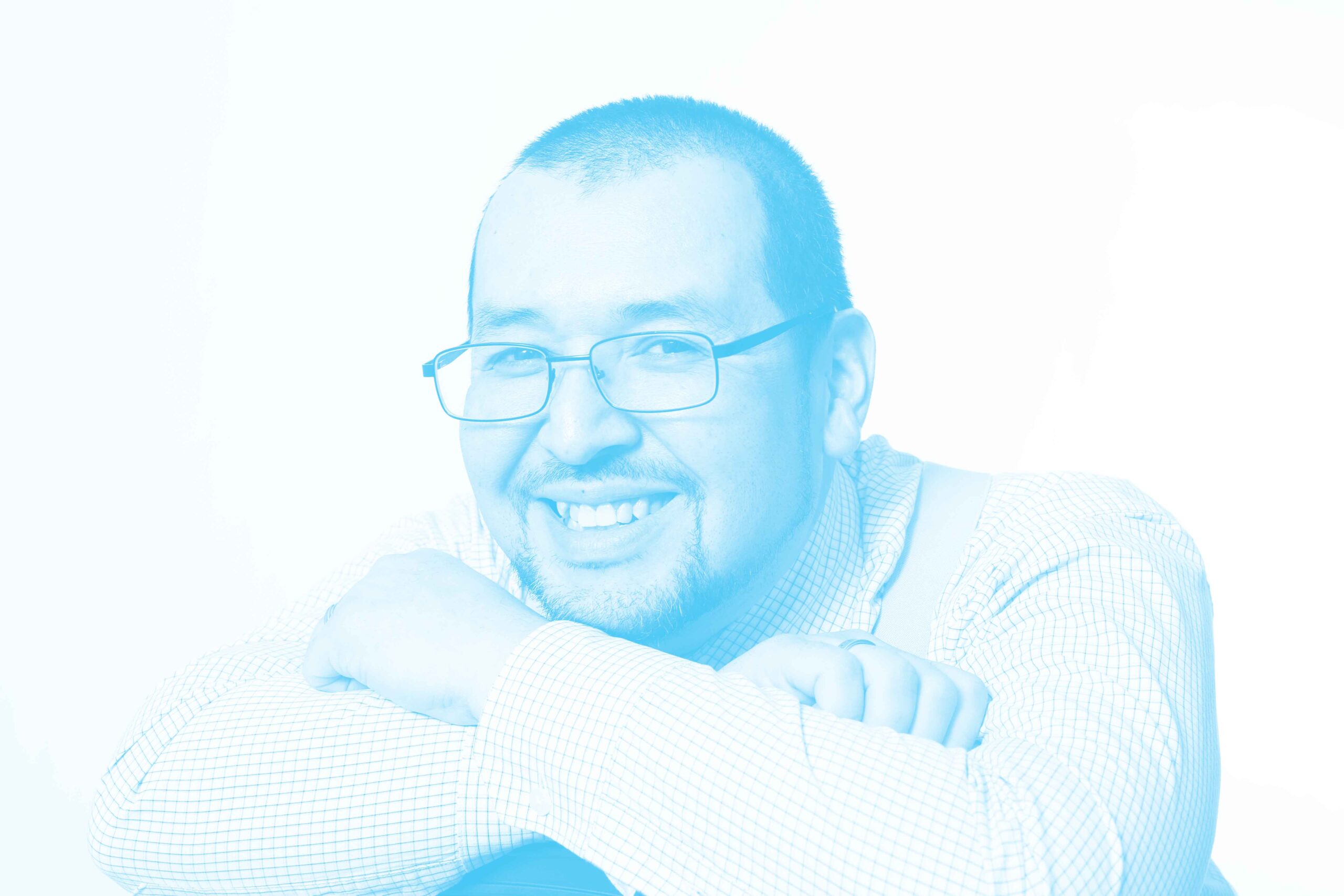 Magician Omarolusion.com in blue tint